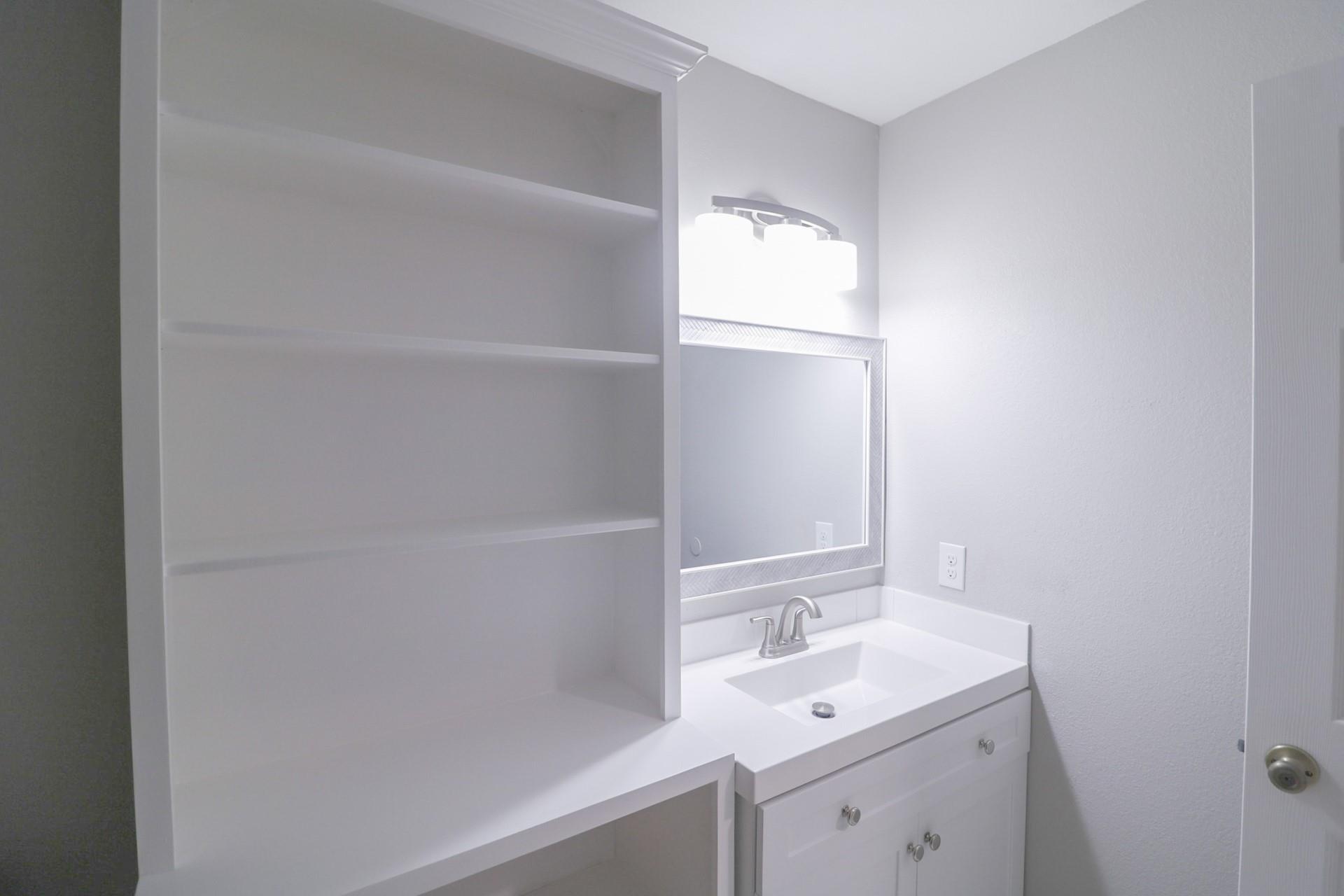 Building Photo - 6150 Ridgeway Dr