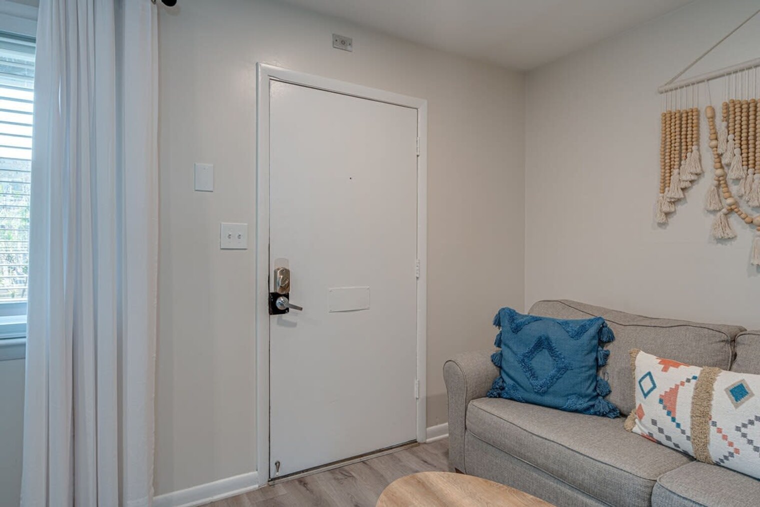 Building Photo - 801 Hillview Heights