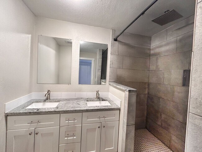 Building Photo - $0 DEPOSIT OPTIONS. SPACIOUS 4-BEDROOM, 3.5-BATH DUPLEX OFF 6TH AVE FREEWAY, MINUTES FROM COLORAD...