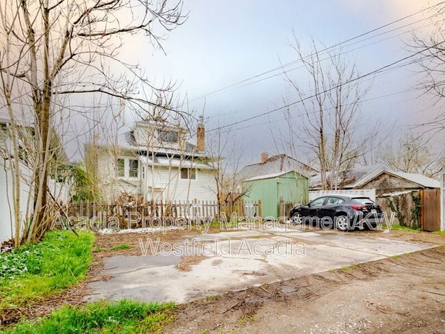 Building Photo - 620 S 900 E