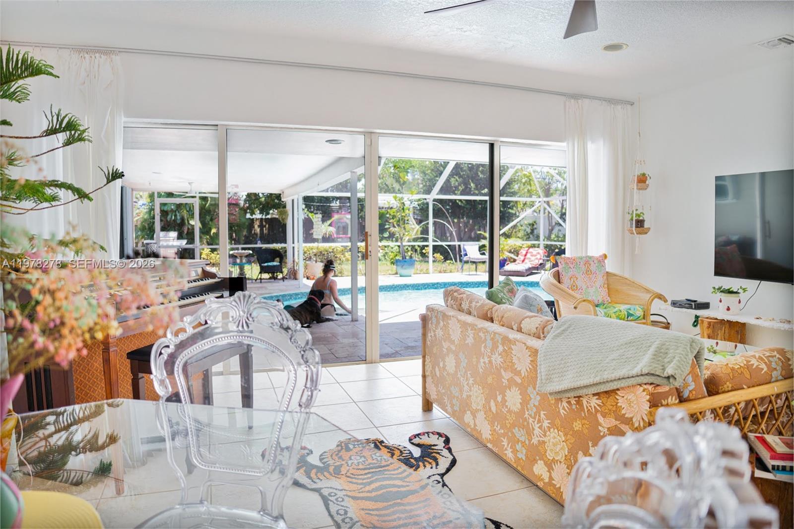 Building Photo - 809 SE 14th Dr