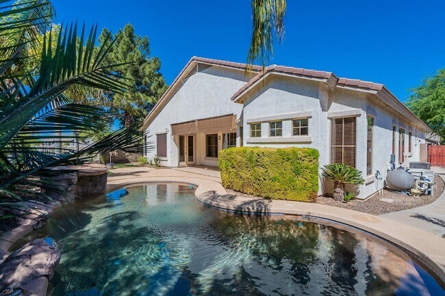 Building Photo - 3423 E Page Ave