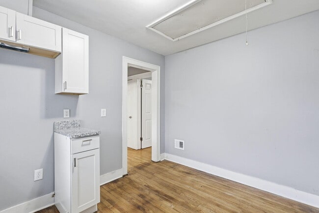 Building Photo - 1838 Markese Ave