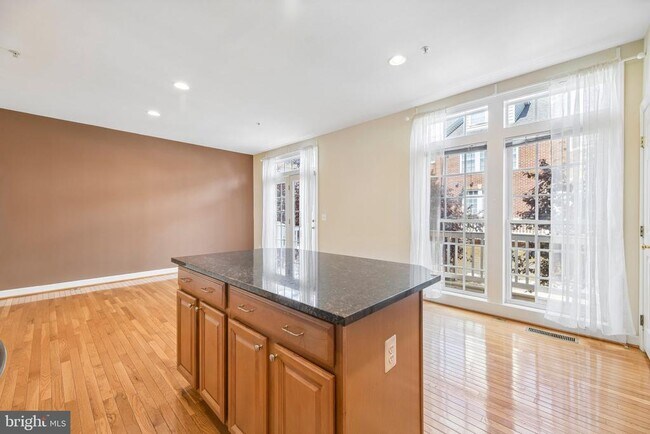 Building Photo - 7979 Vigne Ct