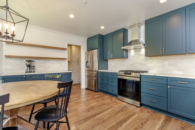 Building Photo - Beautiful upgraded 4 bedroom DuPont home with AC and sprinkler system