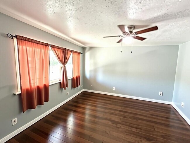 Building Photo - *COMING SOON* *MOVE IN SPECIAL* Spacious 3BR with Office & Large Fenced Backyard!
