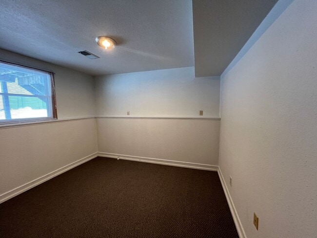 Building Photo - 602-614 Brown Street