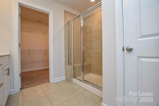 Building Photo - 3215 Lisburn St