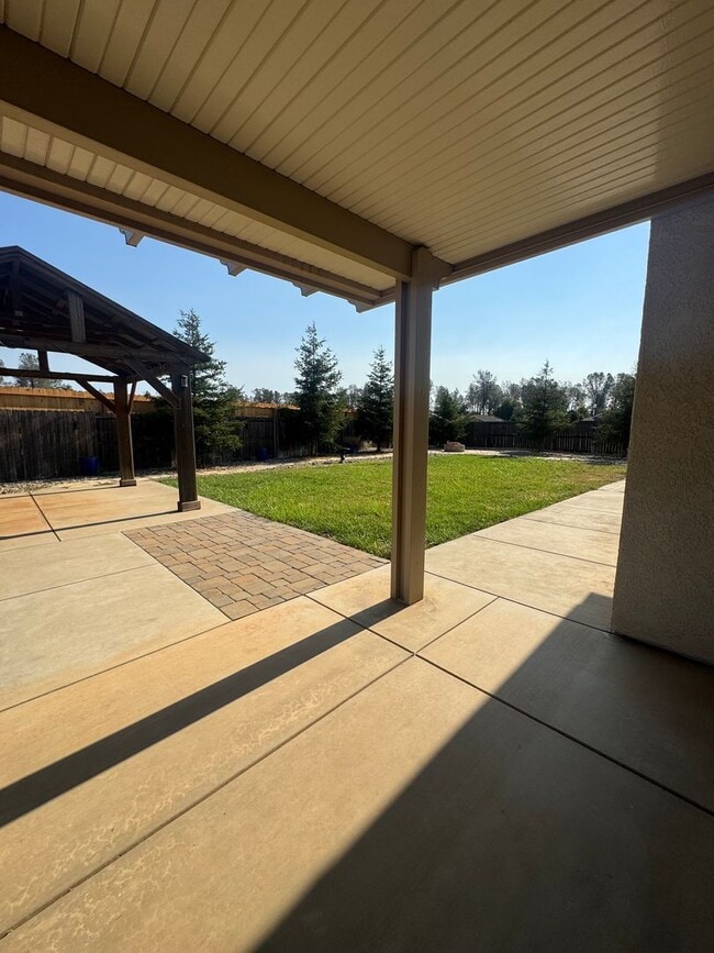 Building Photo - 4 BED 2.5 BATH HOME IN REDDING, CA