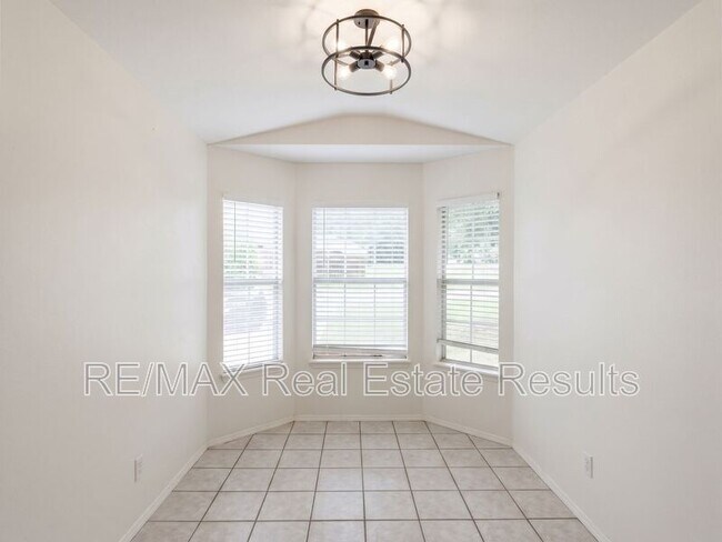Building Photo - 1607 Timberline Dr