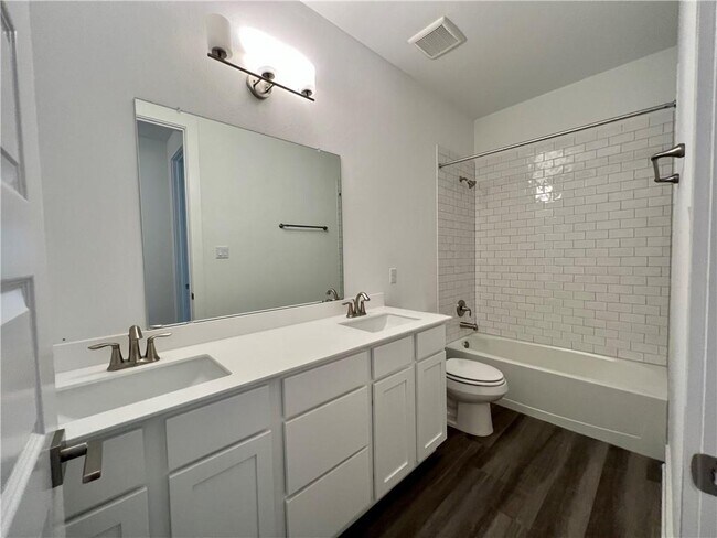 Building Photo - 577 Elm Green St