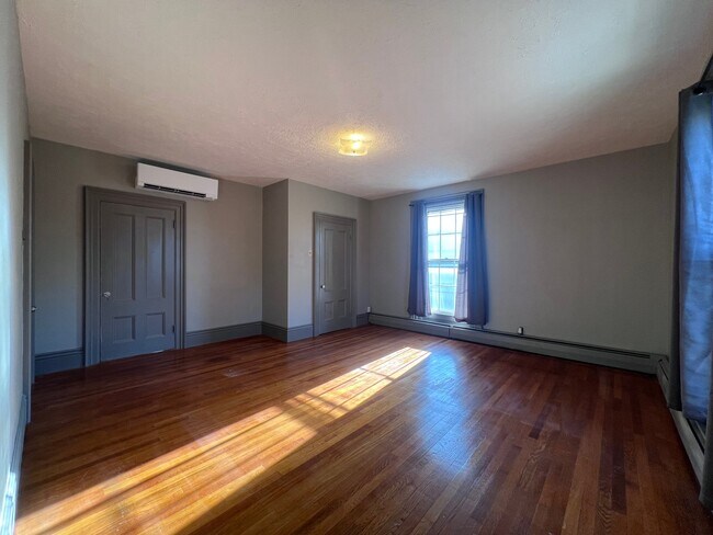 Building Photo - 179 Lowell St