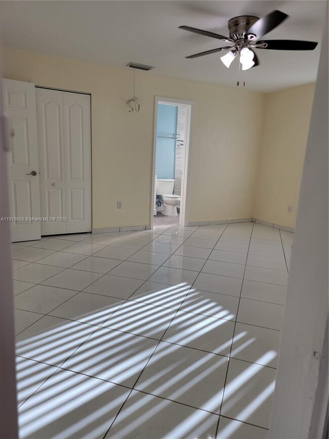 Building Photo - 1037 W 23rd St