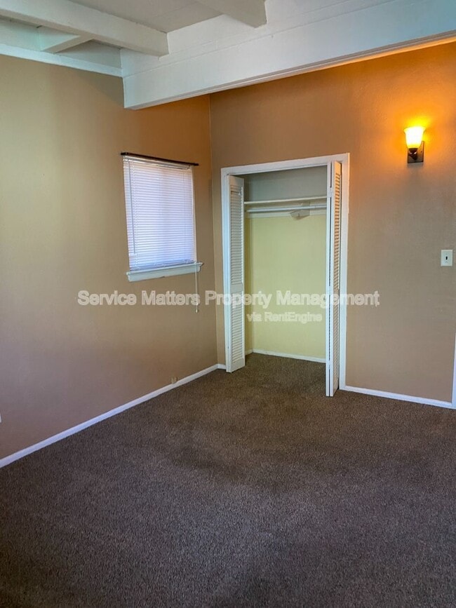 Building Photo - 707 Boxwood Dr