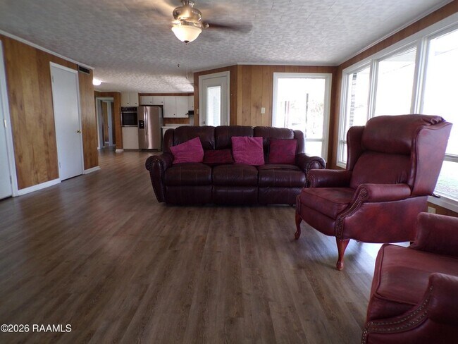 Building Photo - 208 Thoroughbred Dr