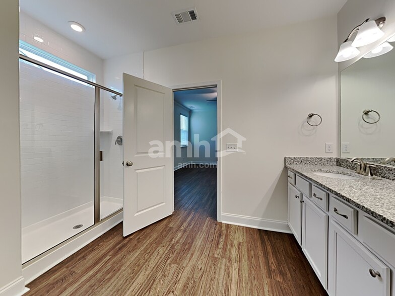 Building Photo - 208 Parkside Blvd