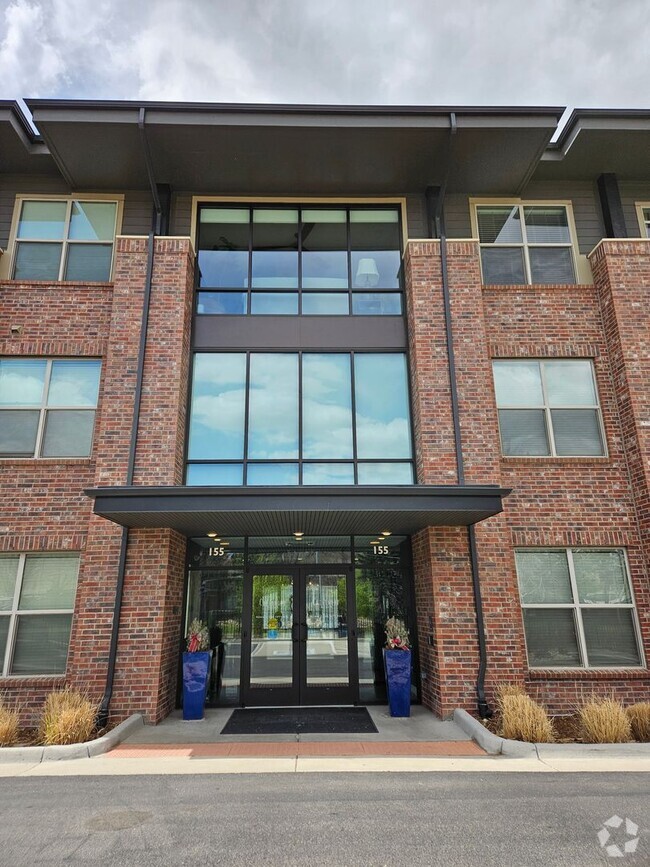 Building Photo - Gorgeous 2 Bed 2 Bath Large 3rd Floor Cond...