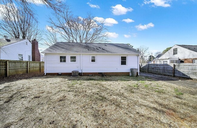 Building Photo - Charming 3BR House in Charlotte *Ready for...