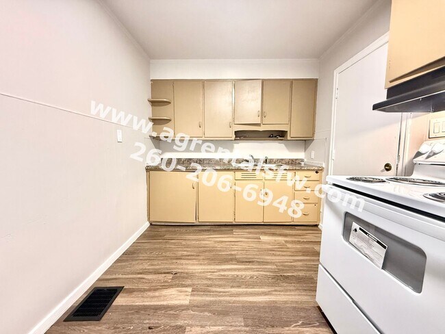 Building Photo - 2 Bedroom House