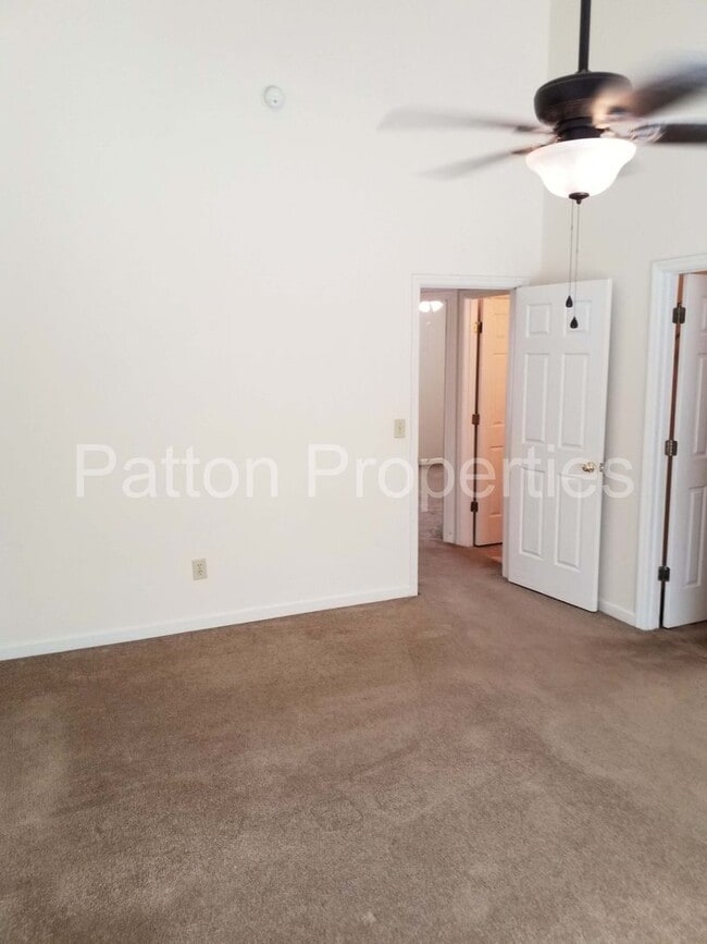 Building Photo - Winslow Home