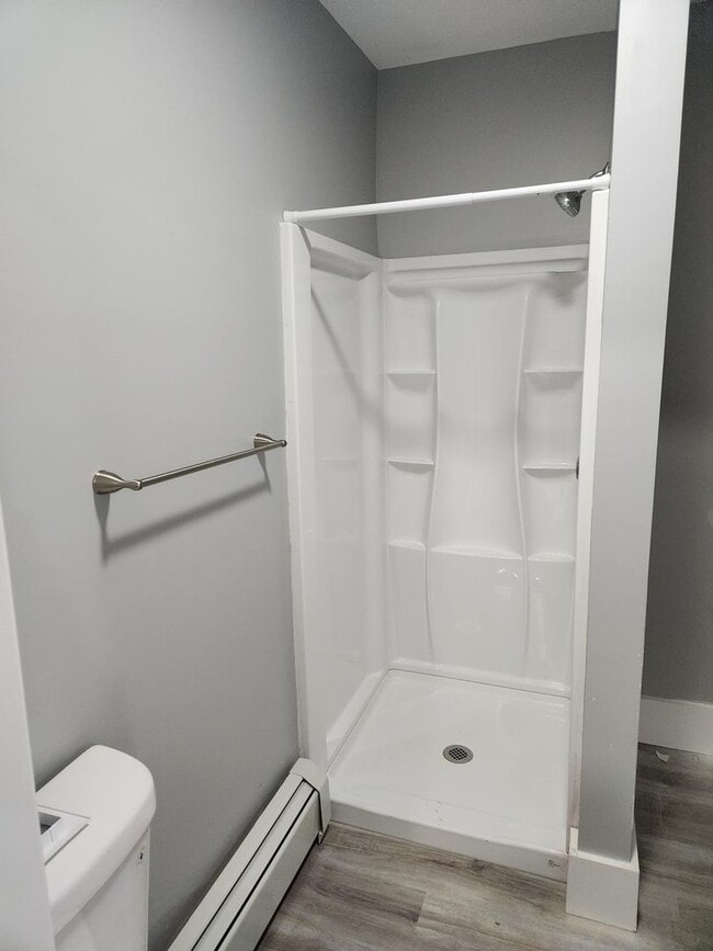 Building Photo - Full renovation 2024 - New 2 bedroom unit !