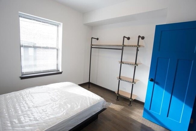 Interior Photo - 5300 S. Drexel Avenue