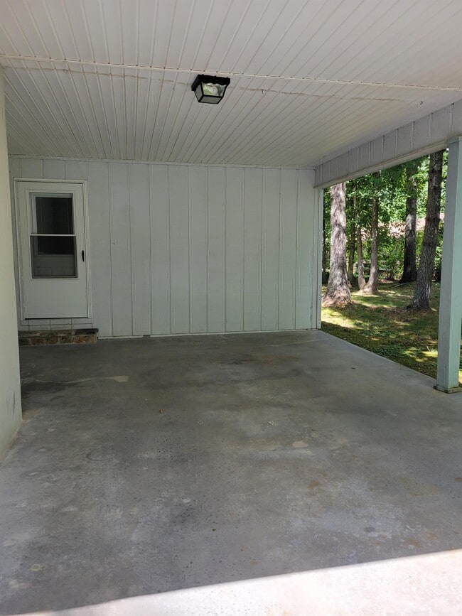 Building Photo - 261 St George Dr