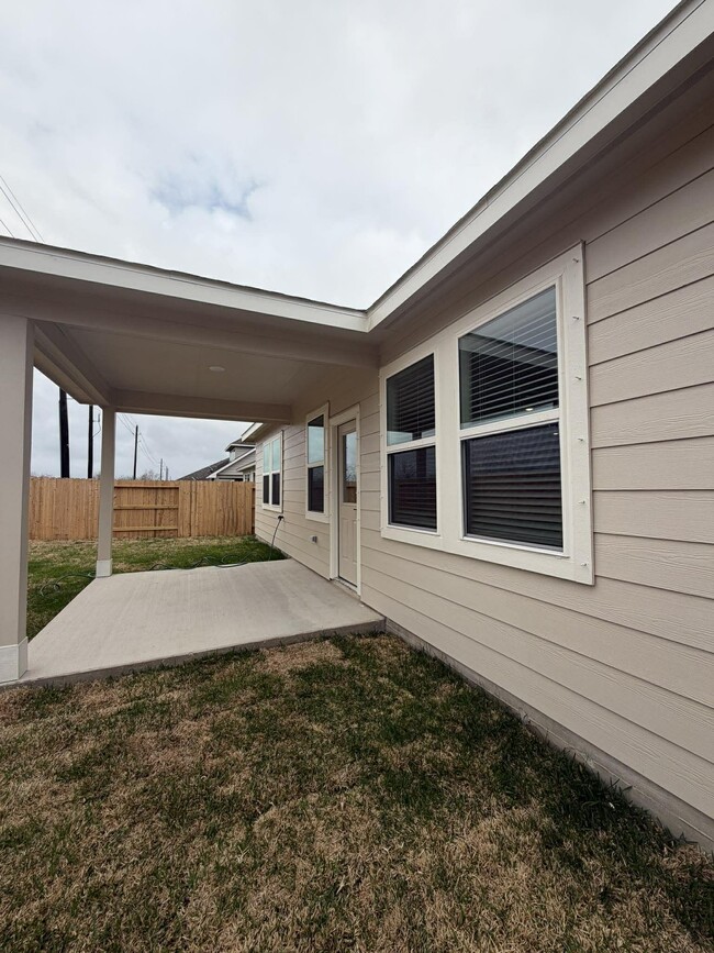 Building Photo - 4727 Bay Vista Dr