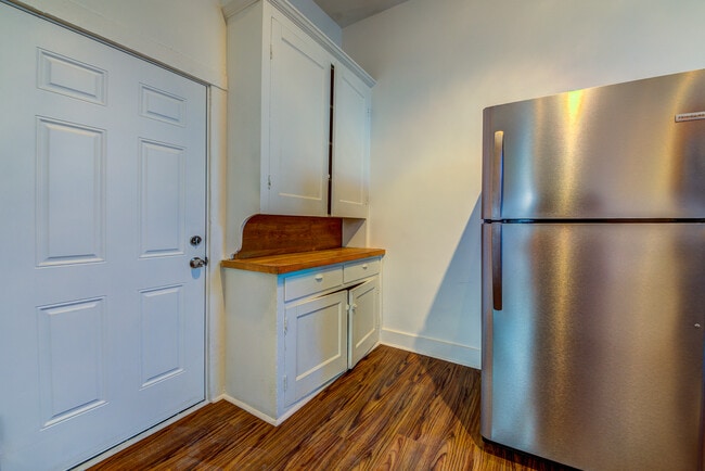 Building Photo - Awesome building with 2 great apartments in the South Side Slopes/Allentown