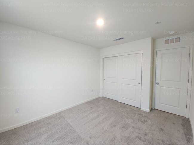 Building Photo - Newly constructed 4 bedroom/ 3 bathroom co...