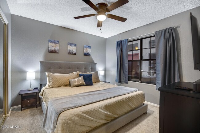 Building Photo - 5431 W Cochise Dr