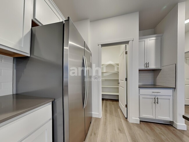 Building Photo - 9443 W Shumard St