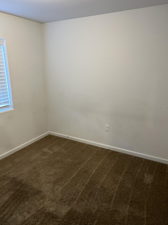 Building Photo - 2644 Ladera Dr