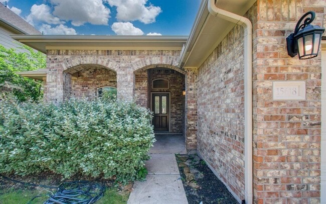 Building Photo - 15618 Whispering Green Dr