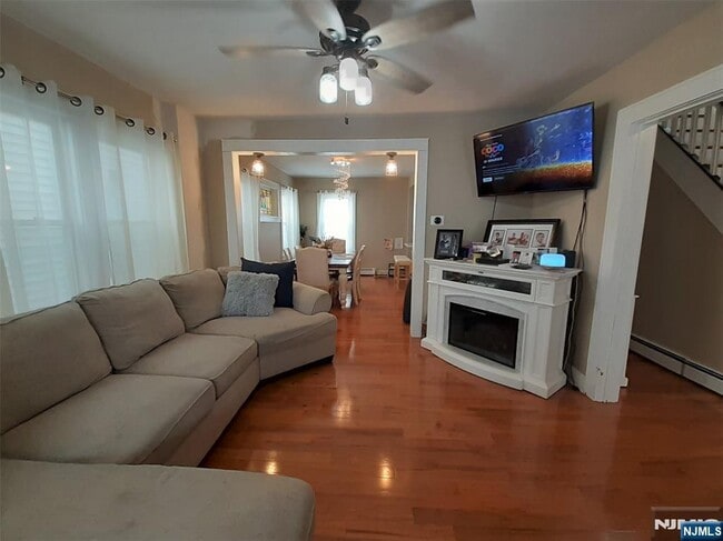 Building Photo - 98 Willard St