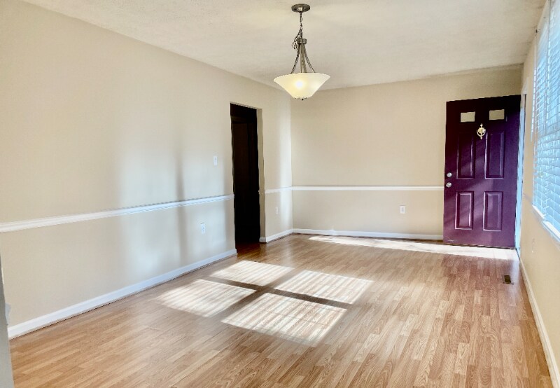 Building Photo - 26125 Cresent Ln