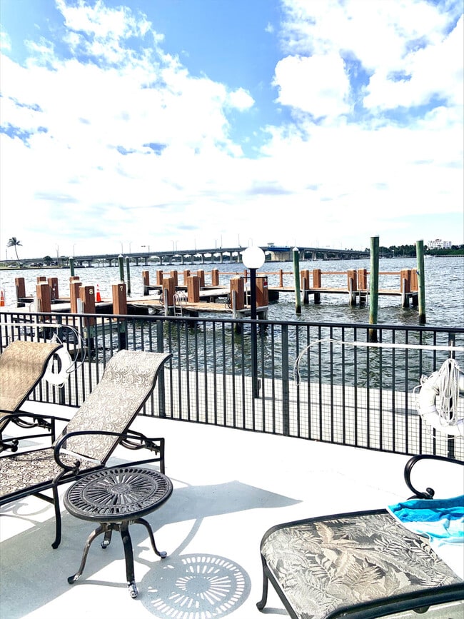 Building Photo - 2840 S Ocean Blvd