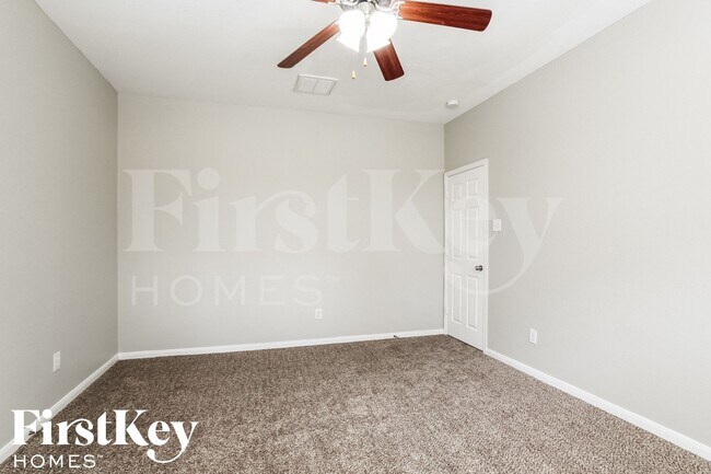 Building Photo - 12911 Pine Meadows St