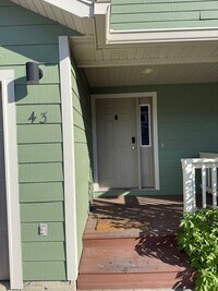 Building Photo - 3 Bedroom End Unit