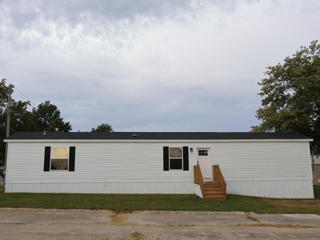 Primary Photo - 200 Gregory Ln