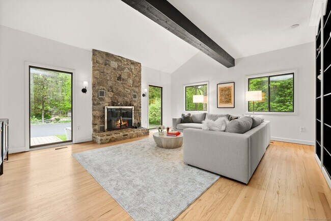 Building Photo - 7 White Oak Ln