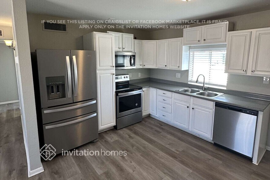 Building Photo - 3807 W Columbine Dr