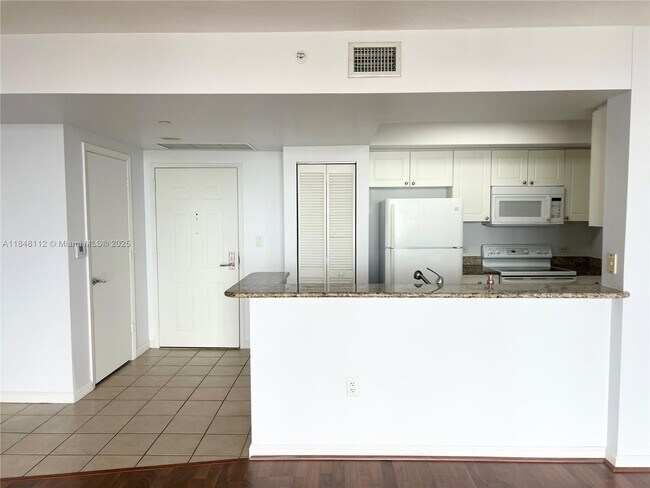 Building Photo - 19501 W Country Club Dr