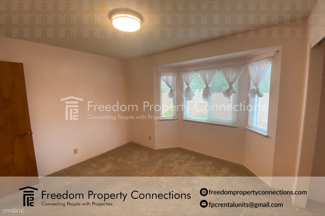 Building Photo - 3 br, 1 bath Triplex - 1128 Via Pavion A -