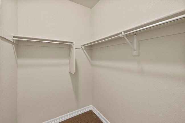 Building Photo - Immaculate & Stunning 4BD Ranch Style in C...