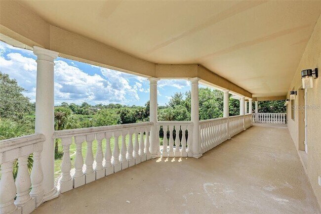 Building Photo - 1648 Bayshore Dr