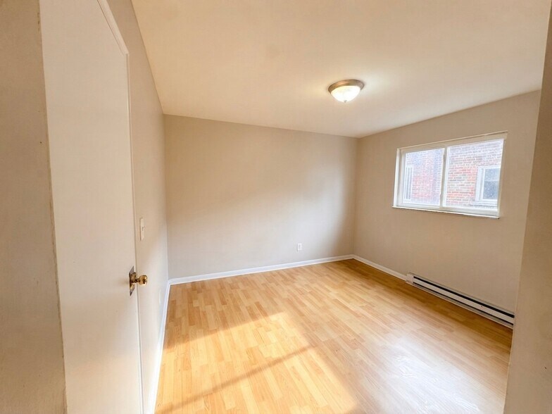 Building Photo - 1582 Crest Hill Ave