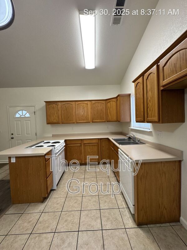 Building Photo - 2918 S Sallee Ct