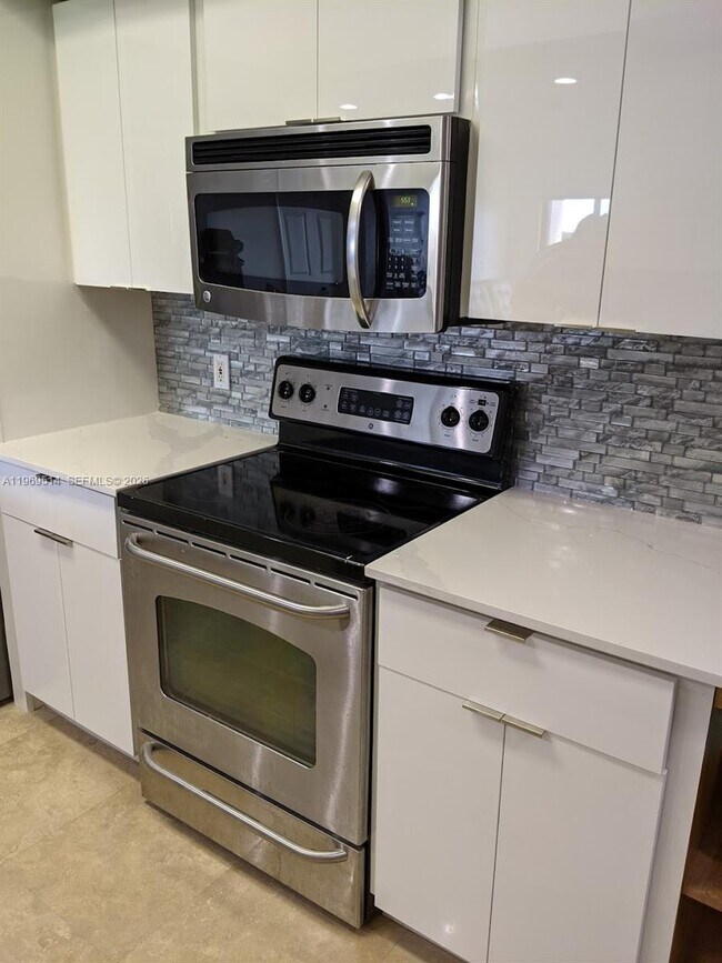 Building Photo - 3530 SW 22nd St