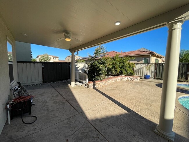 Building Photo - 2024 Newcastle Dr